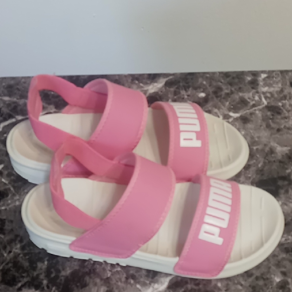 PUMA Big Girl Kids Pink Sandals SIZE 6C